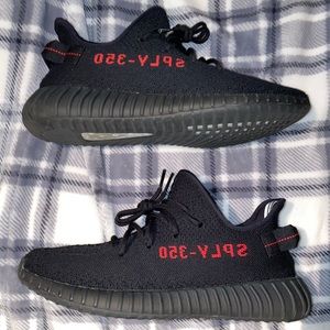 Yeezy 350 v2 Bred